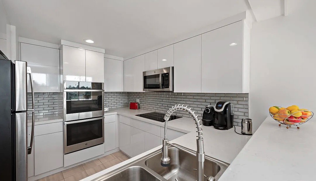 2160 Century Park E 905