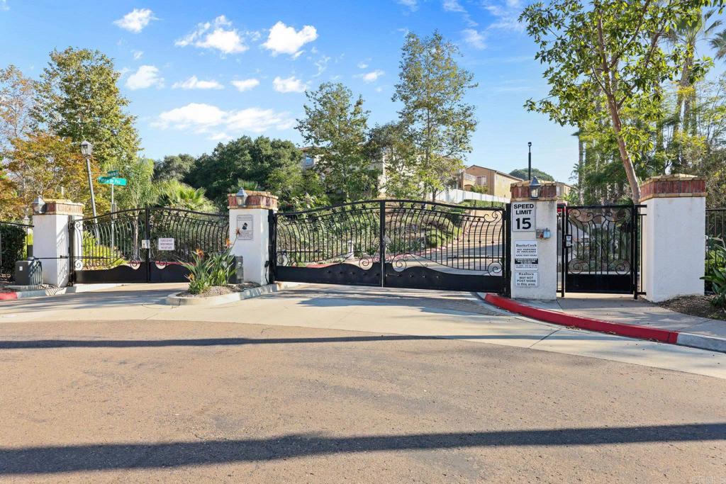 3345 Paseo De Fuentes