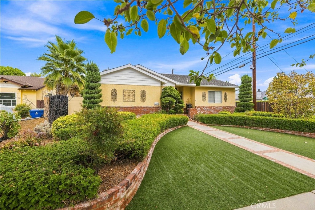16615 Tupper Street, North Hills CA 91343