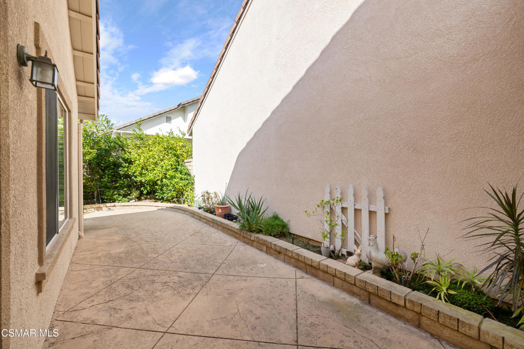 Case Flores-460 - 1004942 - Residential