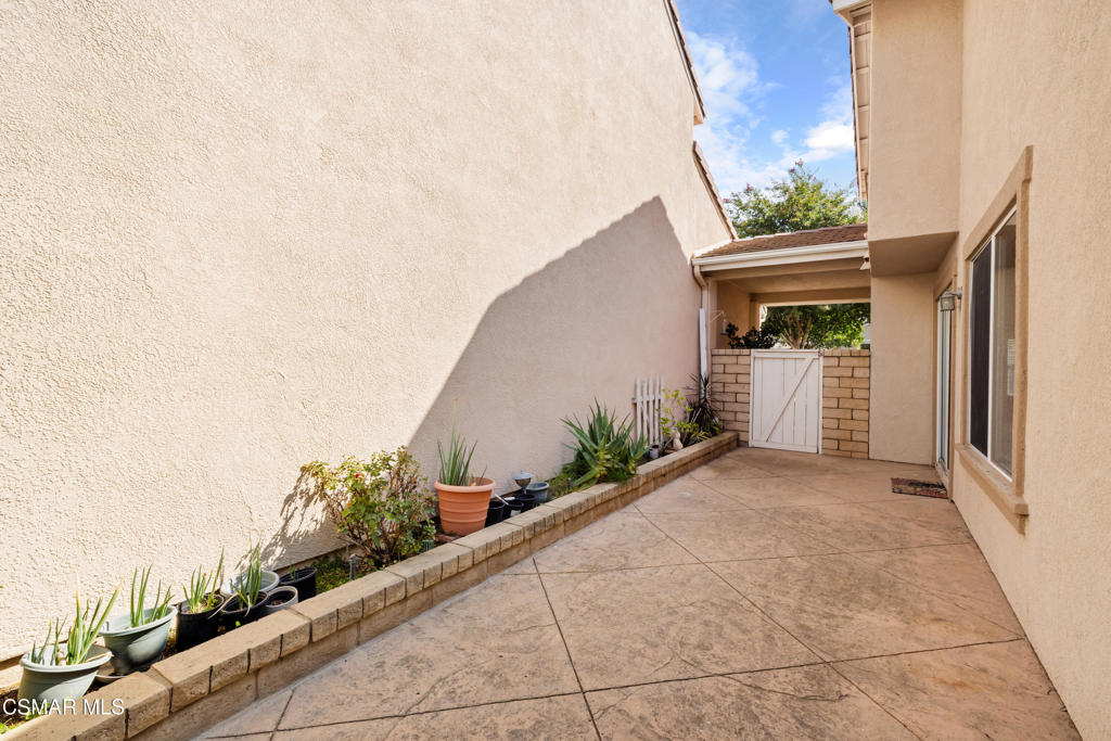 Case Flores-460 - 1004942 - Residential