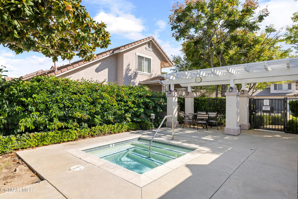 Case Flores-460 - 1004942 - Residential