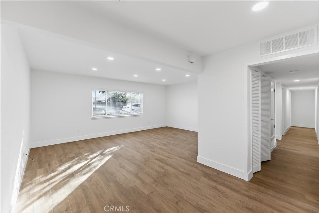 3042 W Mendes
