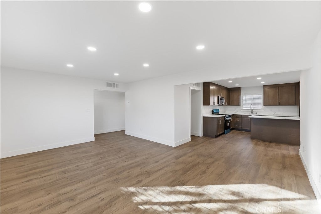 3042 W Mendes