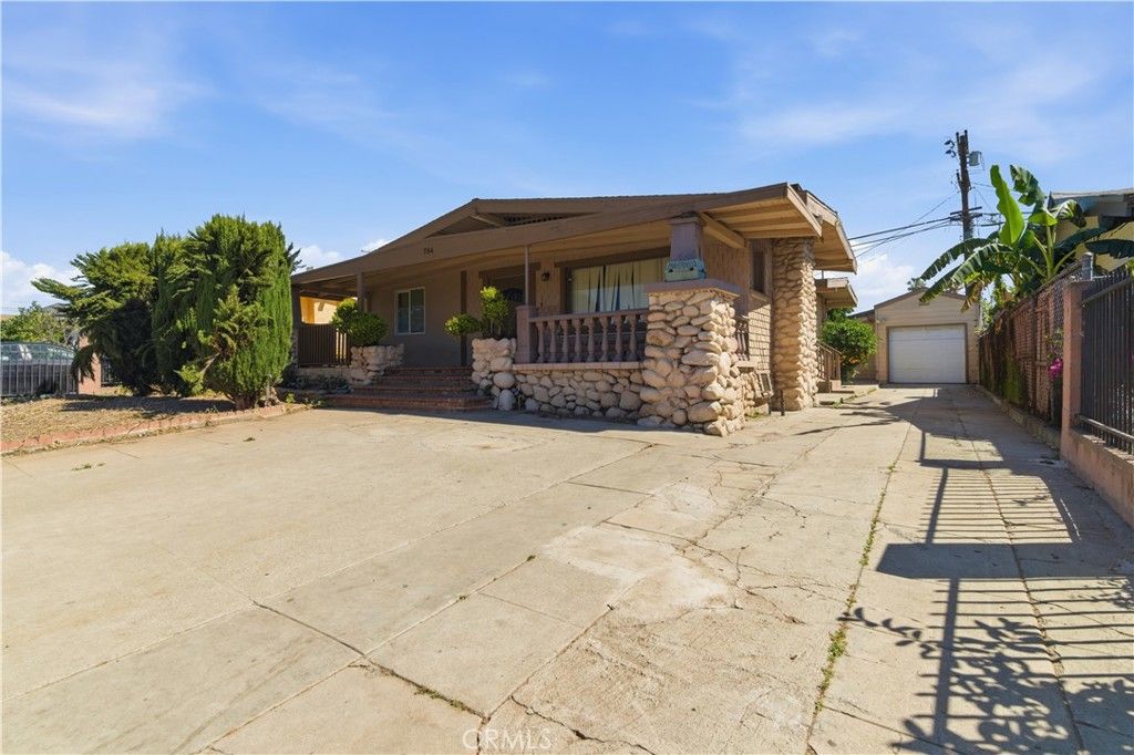 Photo of 754 N Kenmore Ave, Los Angeles, CA 90029 (MLS # OC26062617)