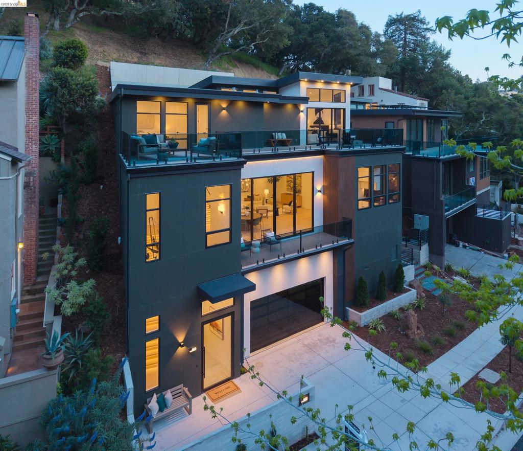 1675 Trestle Glen Rd Rd, Oakland CA 94610