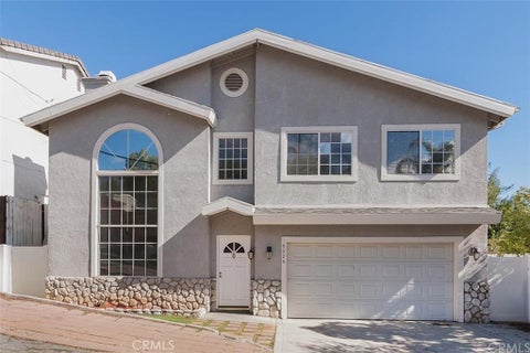 Photo of 9326 Rowell AVE, Chatsworth, CA 91311 (MLS # SR26195180)
