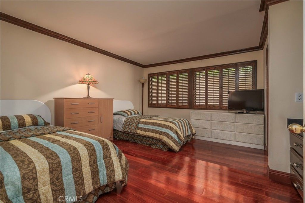 listing image 130725941592560223836