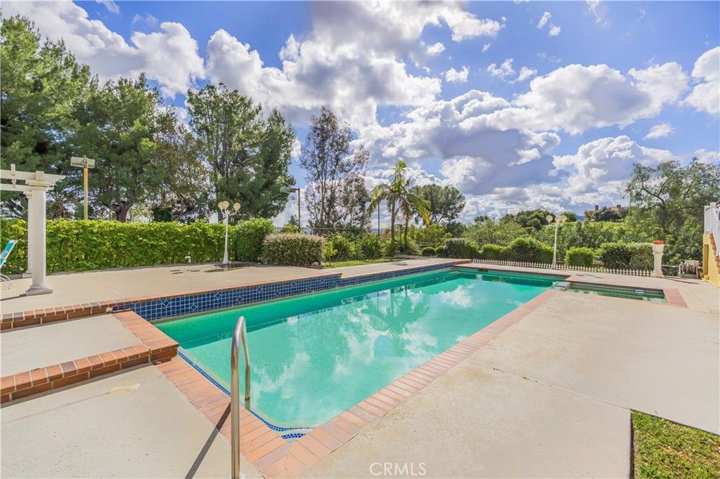 listing image 130720661171088137629