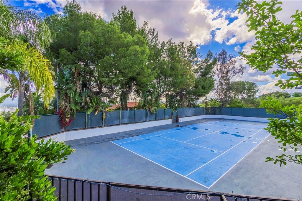 listing image 130722129462514479683