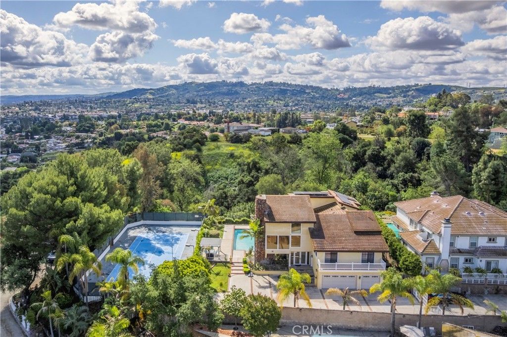 listing image 130728612461680692654