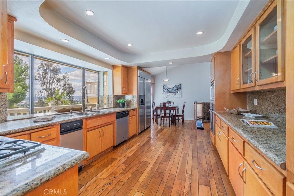 listing image 130722417453808078713