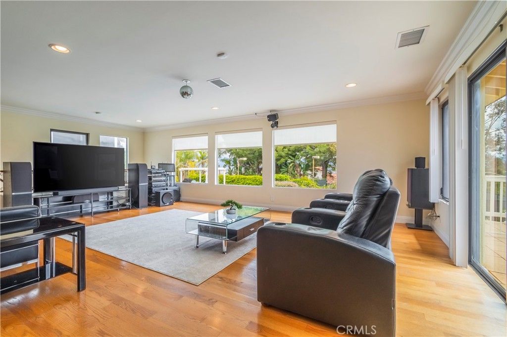 listing image 130728065617681860779