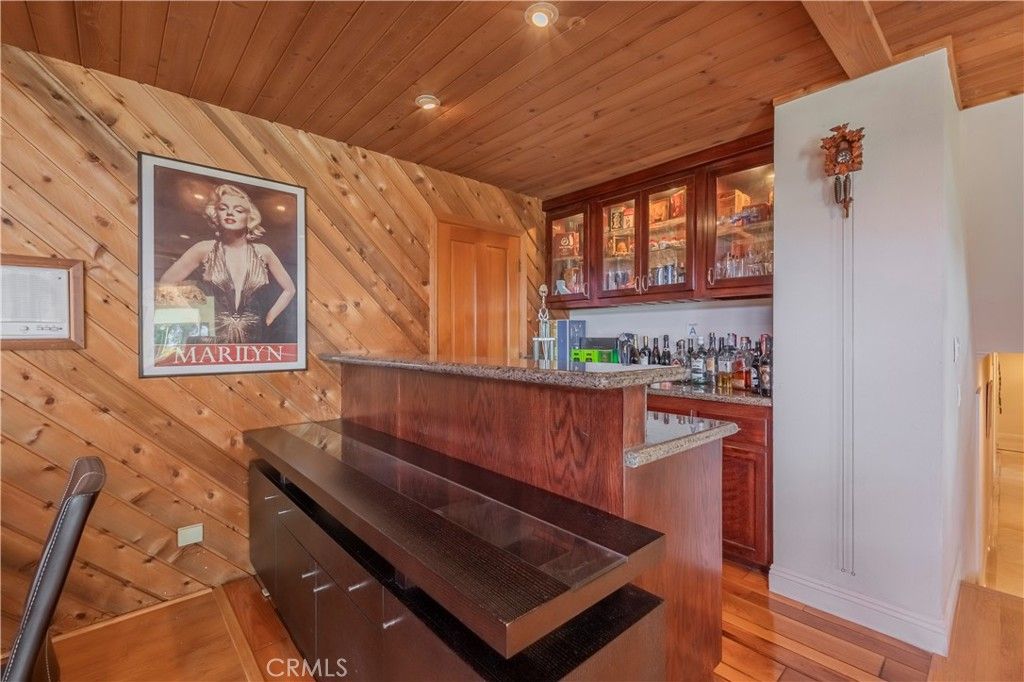 listing image 130722574142086594349