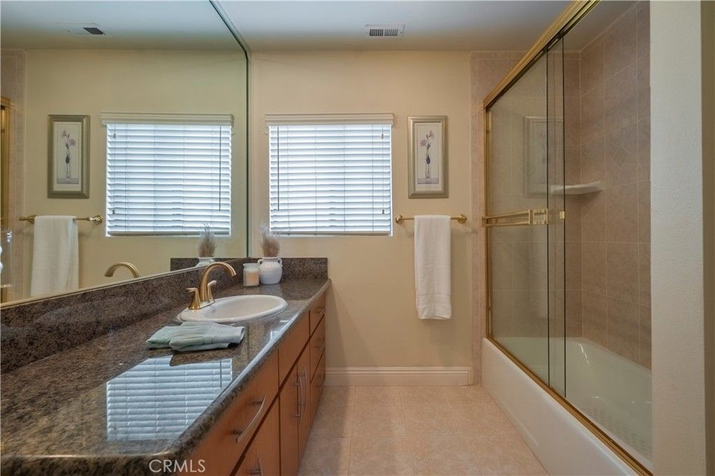 listing image 130724772923226479065