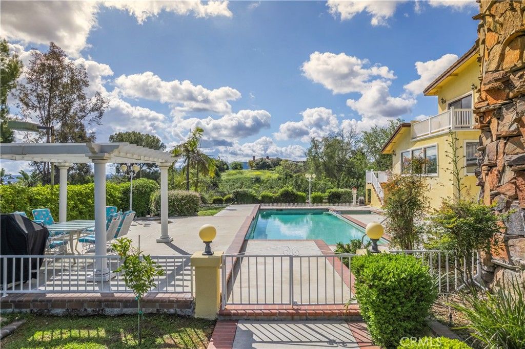 listing image 130721787647164445355