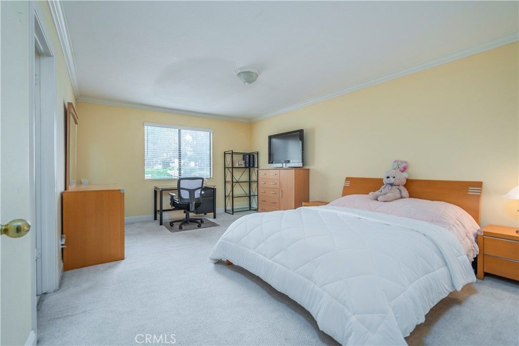 listing image 130723668108802313864