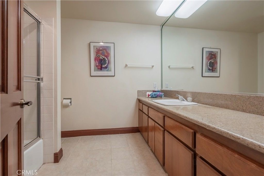 listing image 130726453113831132429
