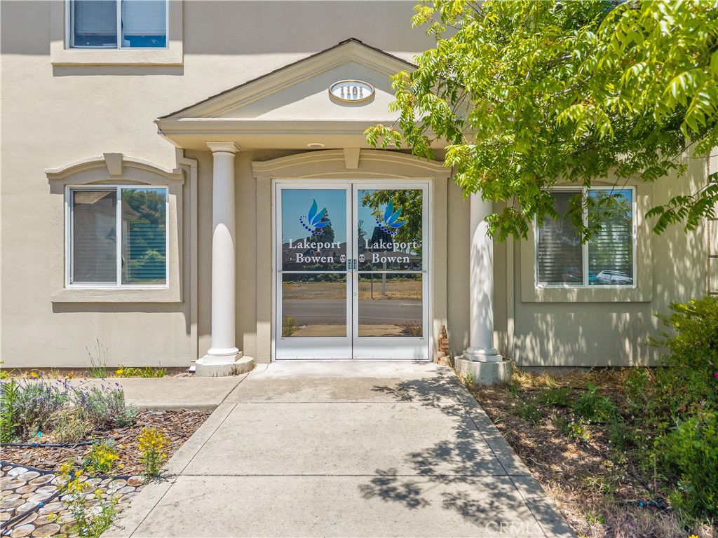 1101 N Main
