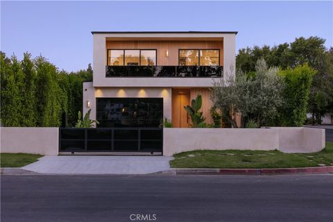 Photo of 14758 Morrison Street, Sherman Oaks, CA 91403 (MLS # SR26094856)