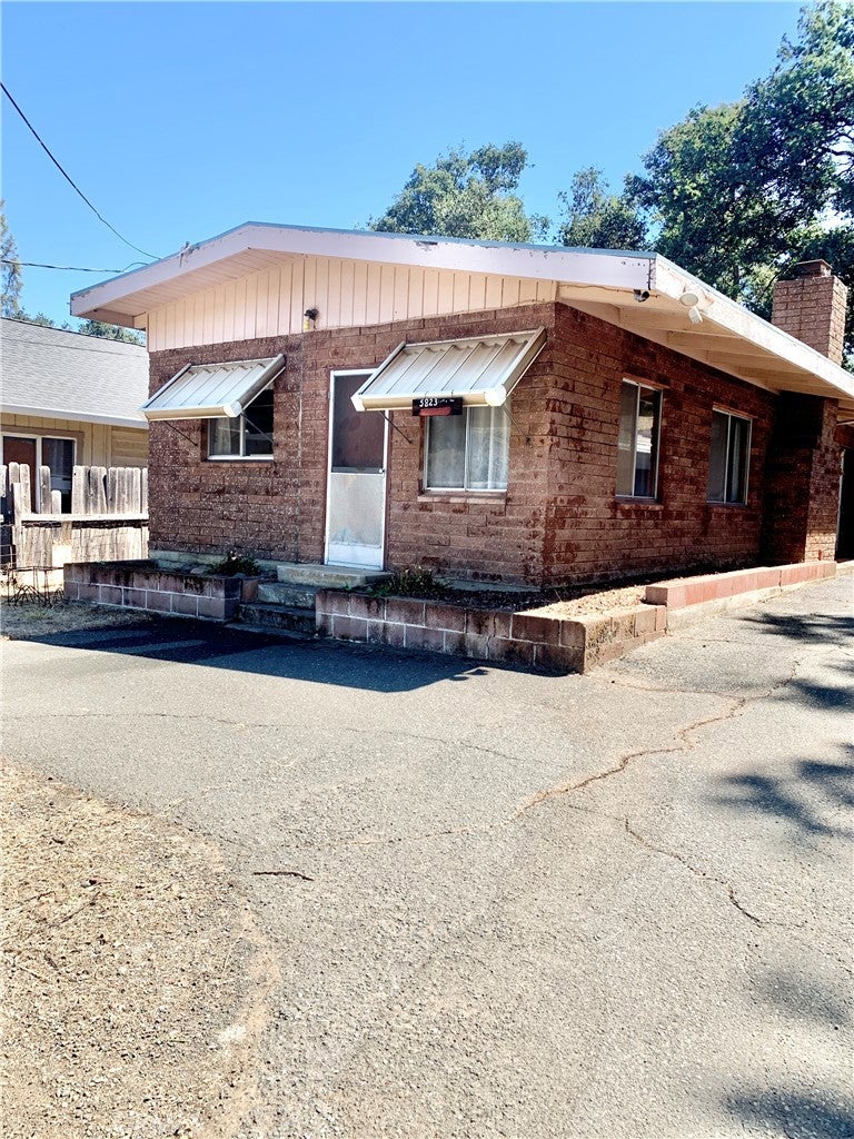 5823 Cottage