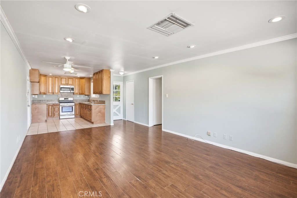 1386 El Monte