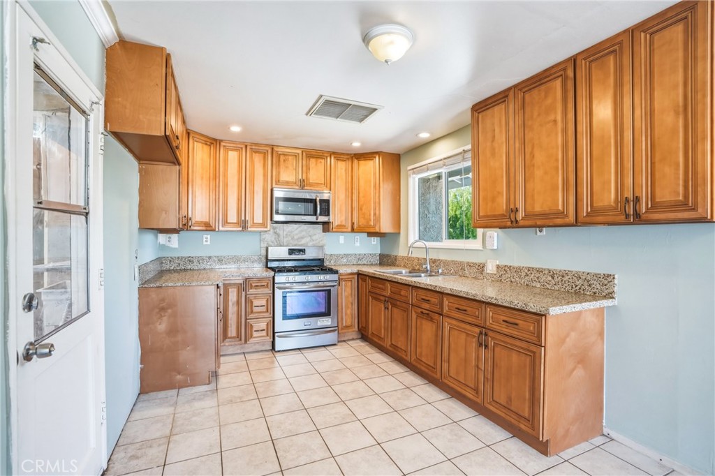1386 El Monte