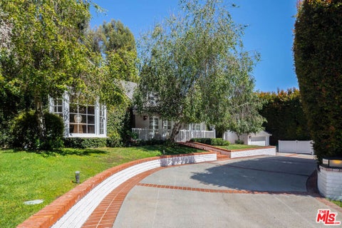 Photo of 1134 San Ysidro Drive, Beverly Hills, CA 90210 (MLS # 26844387)