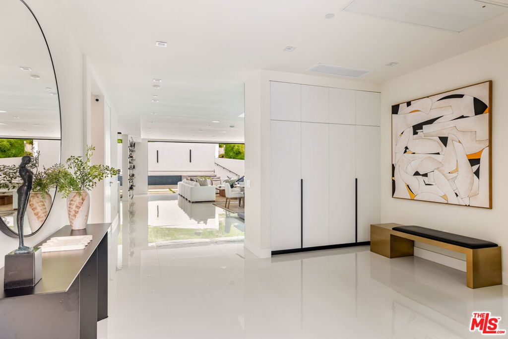 Photo of 2112 Roscomare Road, Los Angeles, CA 90077 (MLS # 26645815)