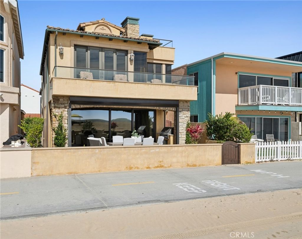 Photo of 1414 W Oceanfront, Newport Beach, CA 92661 (MLS # NP26029770)