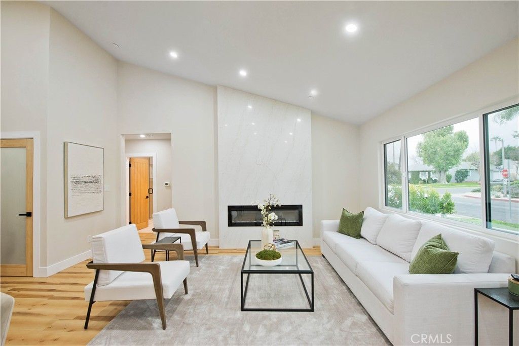 Photo of 17905 Bullock Street, Encino, CA 91316 (MLS # SR26033868)