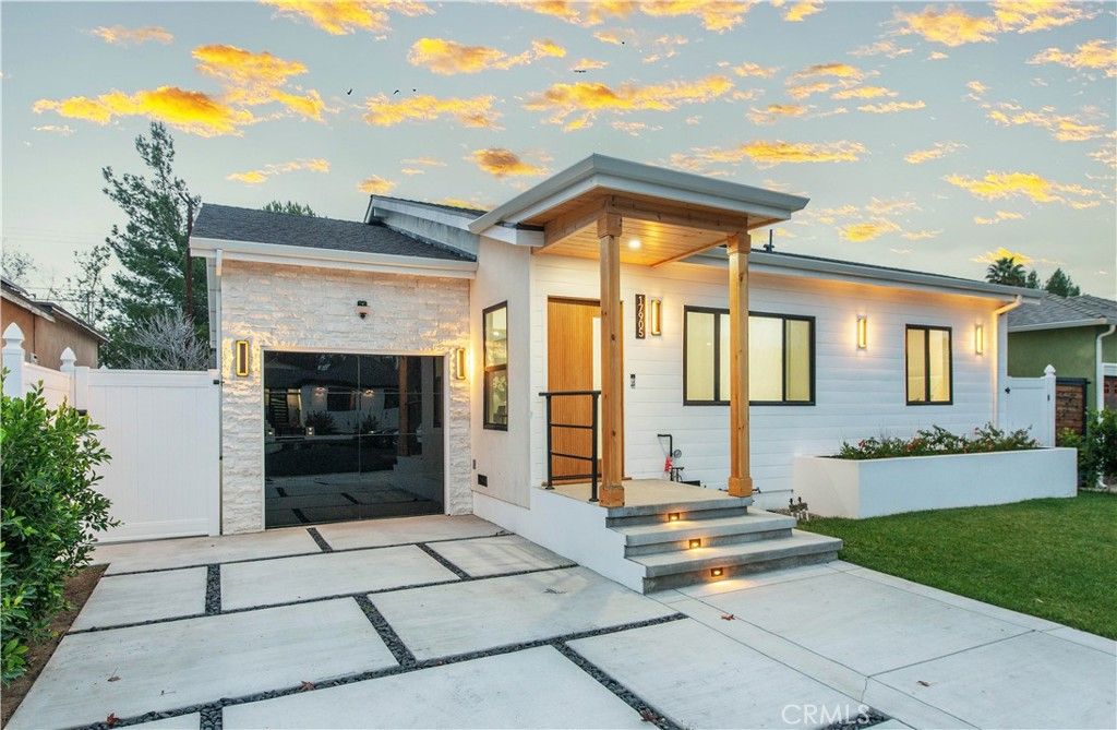 Photo of 17905 Bullock Street, Encino, CA 91316 (MLS # SR26033868)