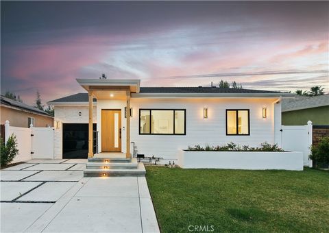 Photo of 17905 Bullock Street, Encino, CA 91316 (MLS # SR26033868)