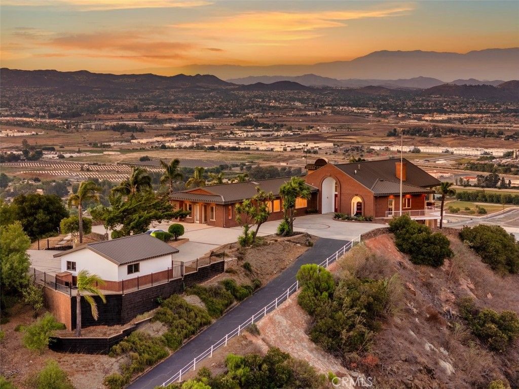 Photo of 42600 Pradera Way, Temecula, CA 92590 (MLS # SW26070419)