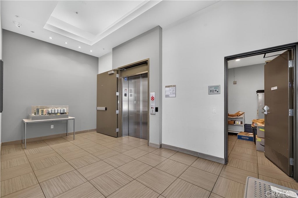 238 S Arroyo Parkway 303