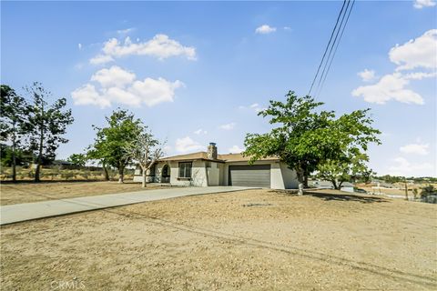 Photo of 11694 Pepper ST, Hesperia, CA 92345 (MLS # SR26100969)