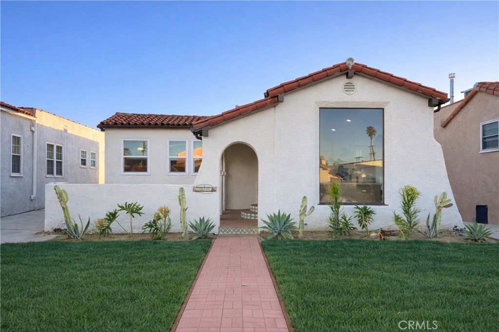 2014 W 84th Street, Los Angeles CA 90047