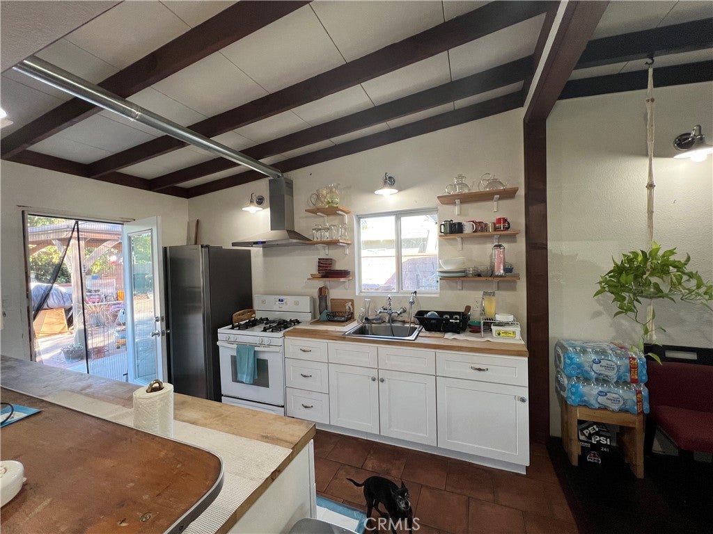 305 E Valencia