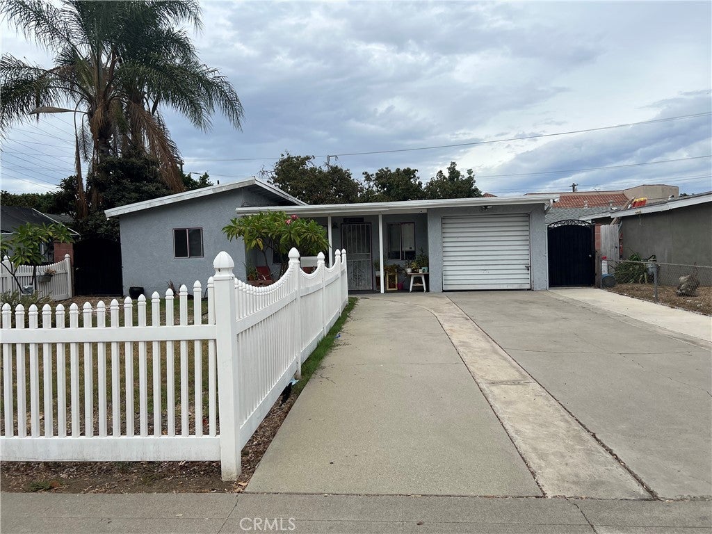 305 E Valencia