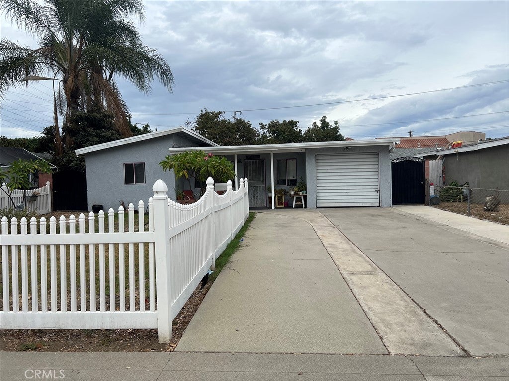 305 E Valencia