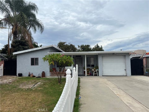 Photo of 305 E Valencia DR, Fullerton, CA 92832 (MLS # PW26221657)