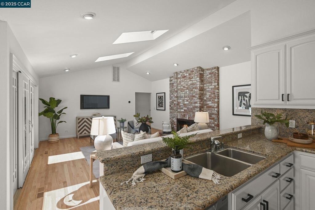 WHITEGATE - Residential