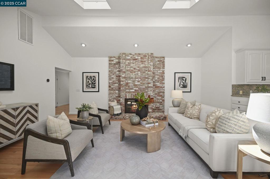 WHITEGATE - Residential