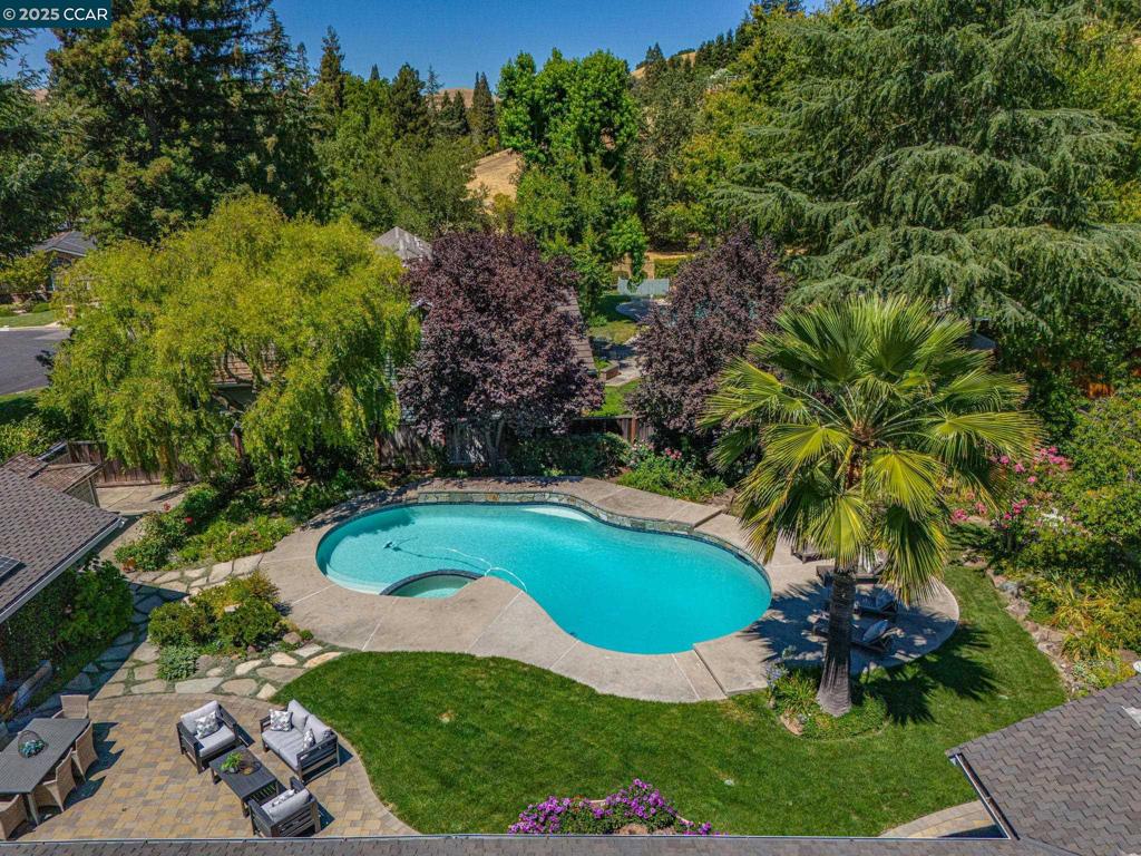 WHITEGATE - Residential