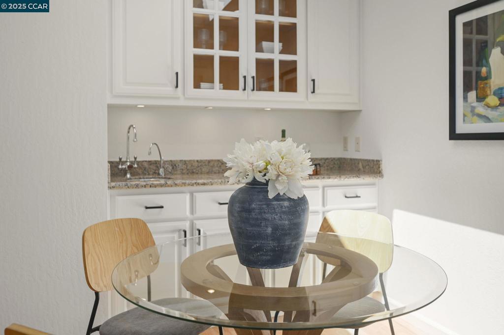 WHITEGATE - Residential