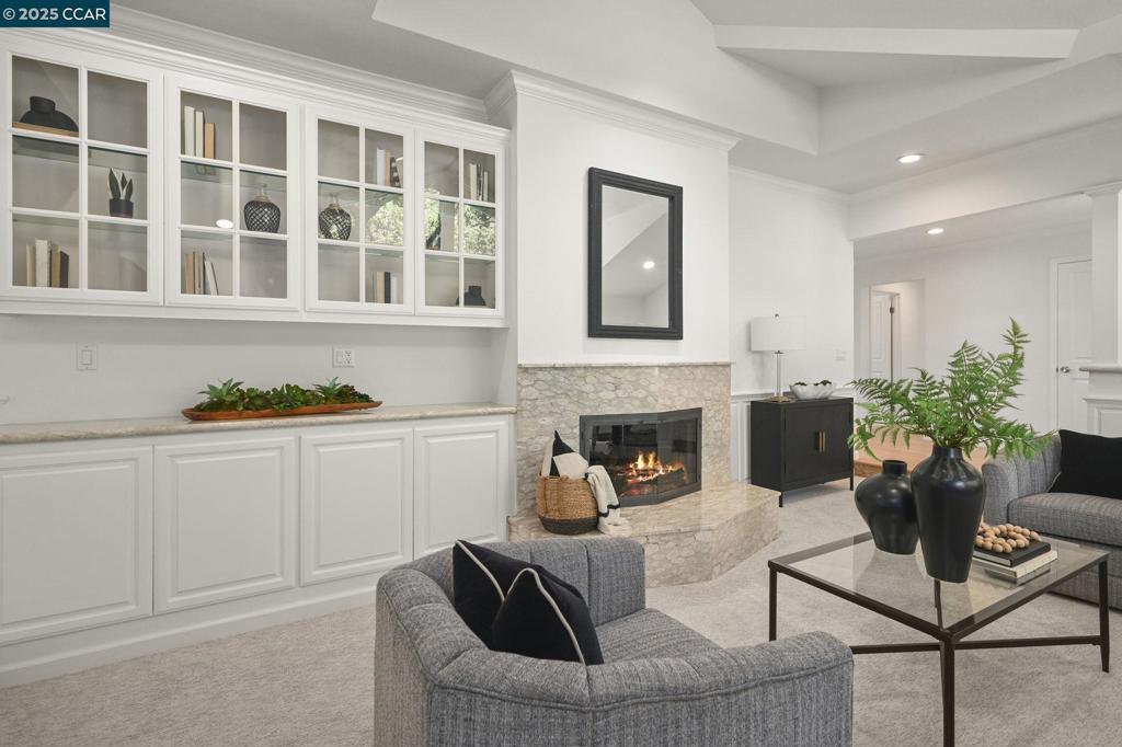 WHITEGATE - Residential