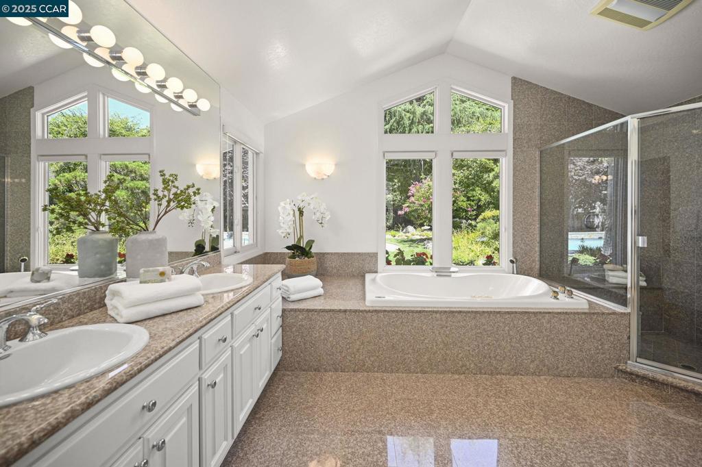 WHITEGATE - Residential