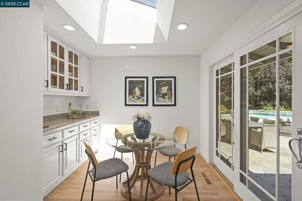 WHITEGATE - Residential