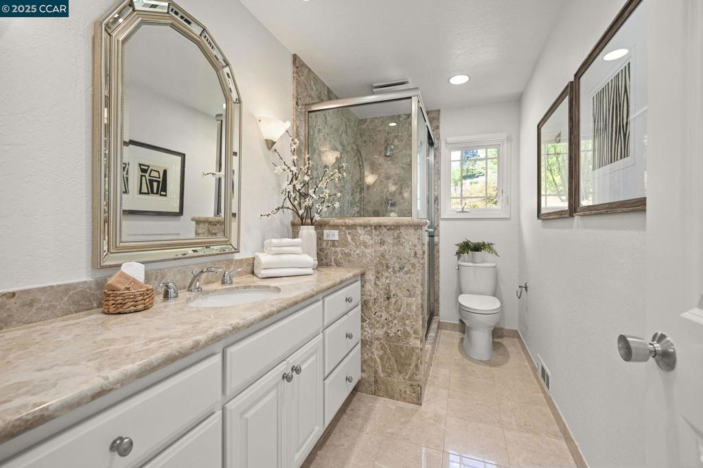 WHITEGATE - Residential