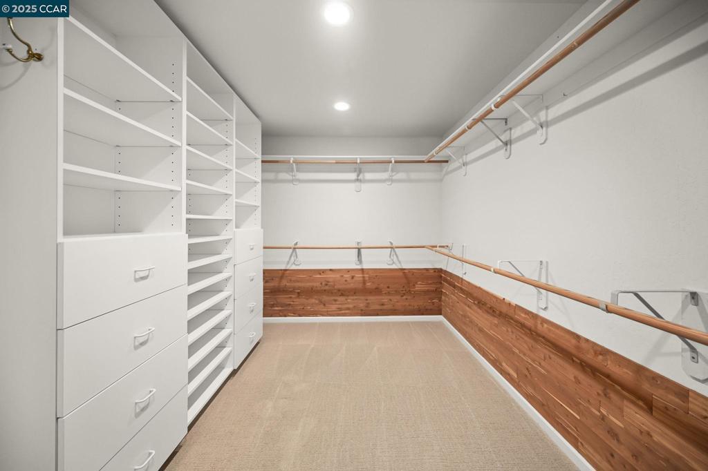 WHITEGATE - Residential